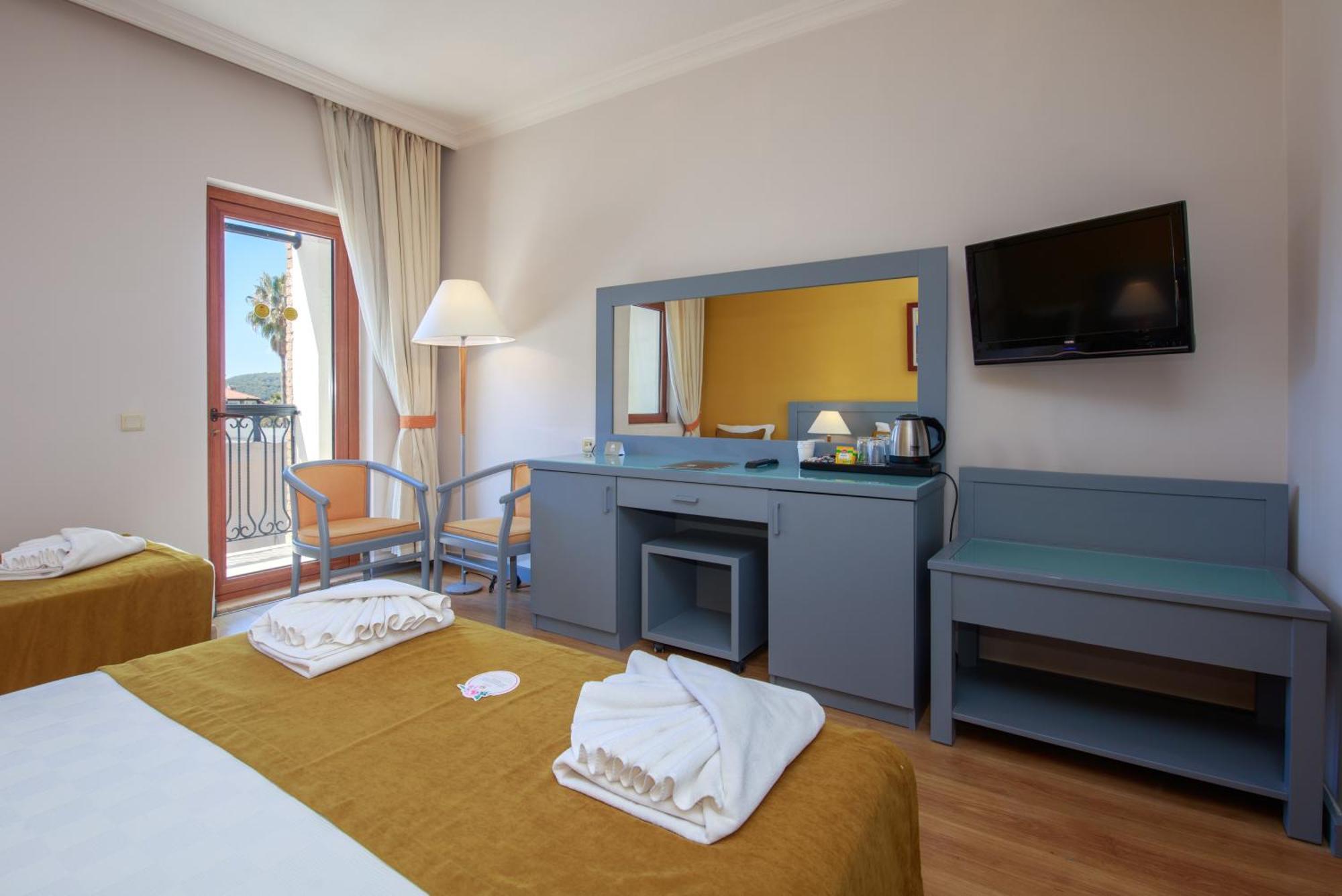 Orka World Hotel & Aquapark Oludeniz Exterior photo